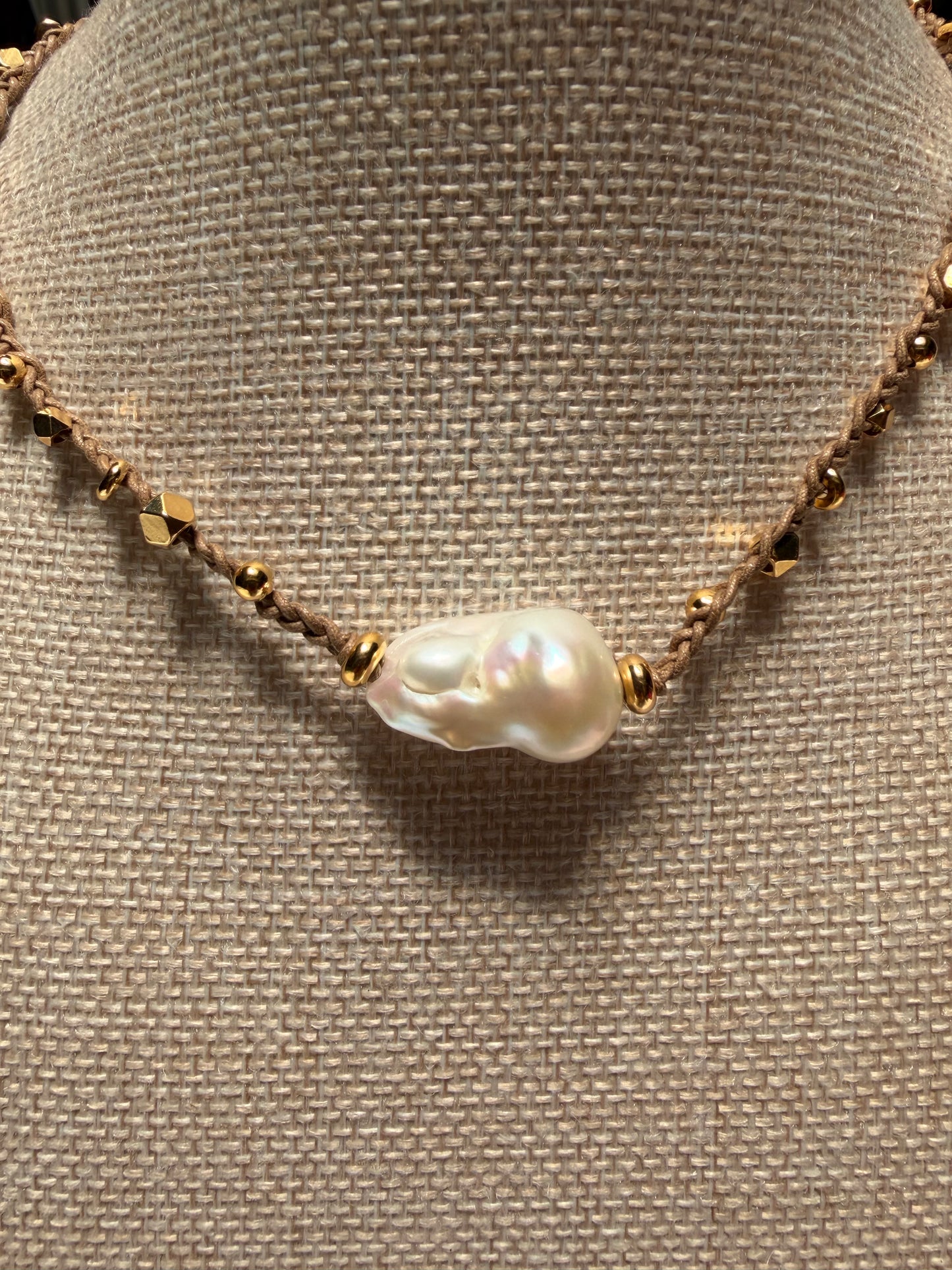 Iris baroque pearl Necklace